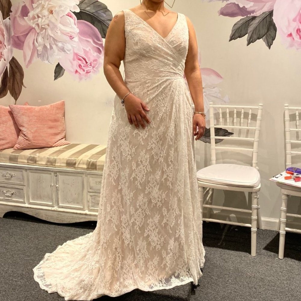 PLUS SIZE WTOO WEDDING GOWN!
